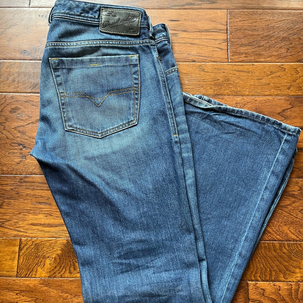 34x32 men’s Diesel Zathan boot cut jeans. GUC